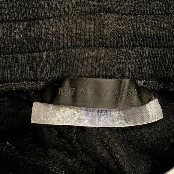 1017 ALYX 9SM Jogger Shorts    Large - Picture 5 of 6